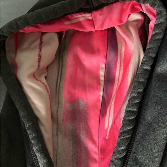 🌟 Under Armour Hoodie - Picture 3 of 4